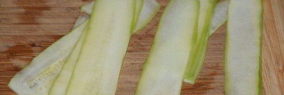 семга с соусом эскарго и овощными роллами