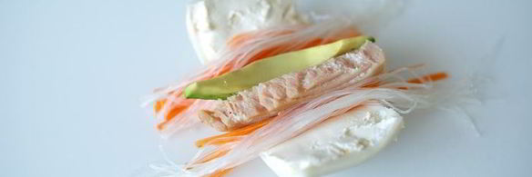 спринг-роллы с кальмарами и тунцом