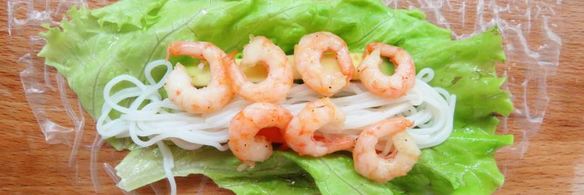 спринг-роллы с креветками