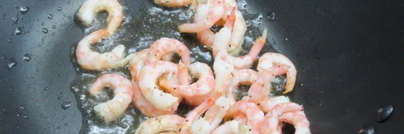 спринг-роллы с креветками