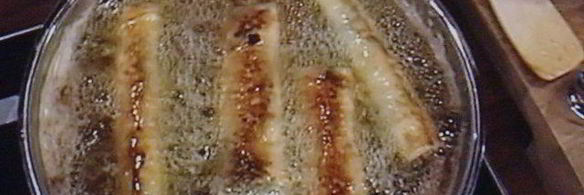 спринг-роллы с лососем и свежим шпинатом