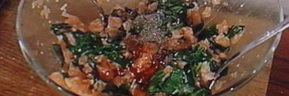 спринг-роллы с лососем и свежим шпинатом