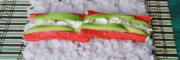 запеченные роллы с крабовыми палочками