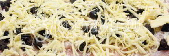 куриный рулет с черносливом и сыром