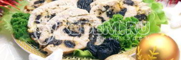 куриный рулет с черносливом и сыром