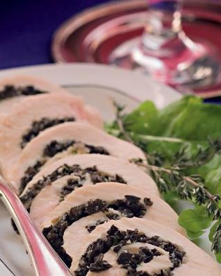 Куриный рулет с солеными грибами