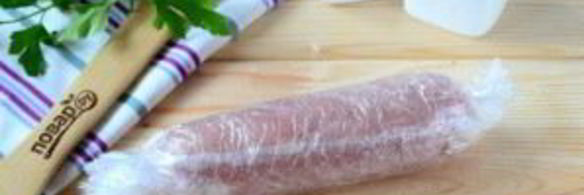 куриные колбаски-рулетики с курагой