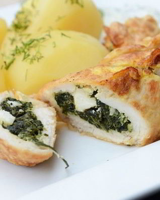 Куриные рулетики с сыром, шпинатом и оливками