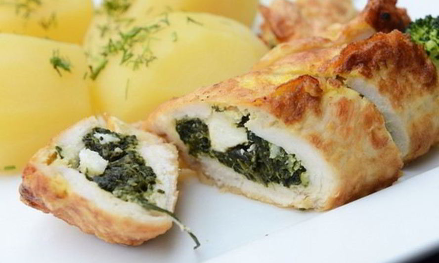Рецепт куриных рулетиков с сыром, шпинатом и оливками