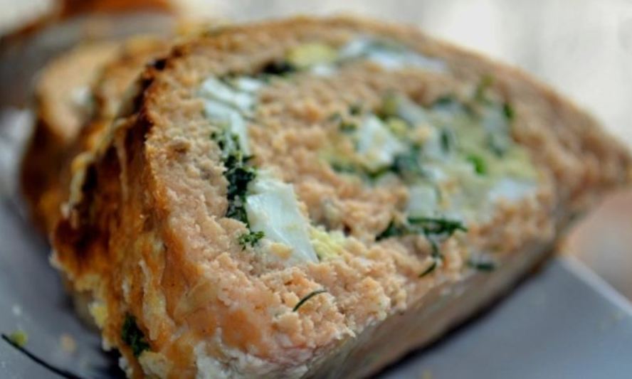 Рецепт лососевого рулета с яйцом и зеленью