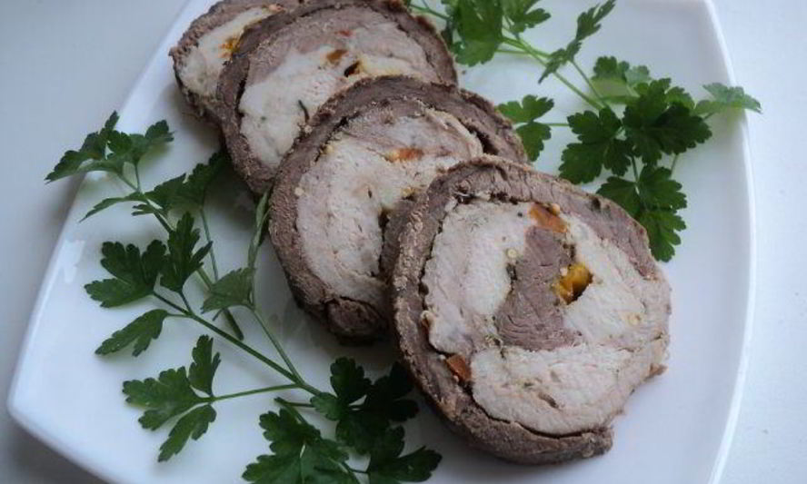 Рецепт мясного рулета ассорти