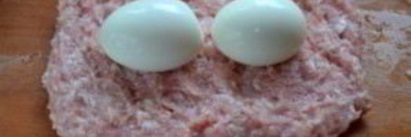 мясной рулет из фарша с яйцом