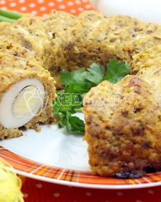 Мясной рулет с яйцом