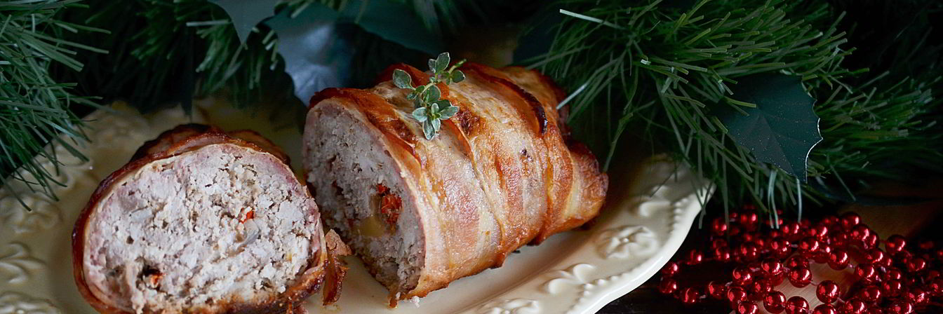 Мясной рулет в беконе