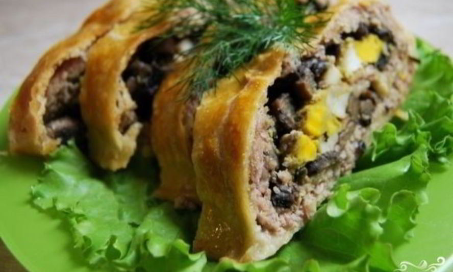Рецепт мясного рулета в тесте