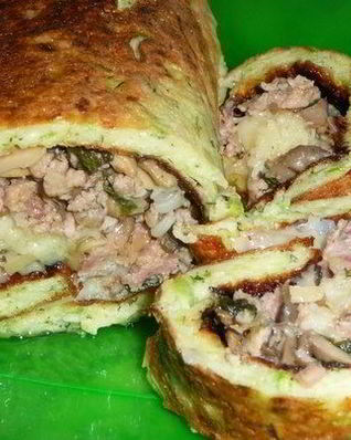 Рулет из кабачков с грибами и фаршем