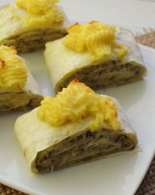 Рулет из лаваша с картофелем и белыми грибами