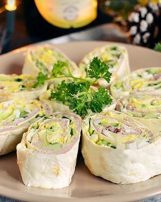 Рулет из лаваша с паштетом