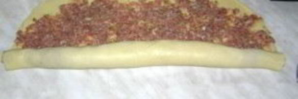 рулет из слоеного теста