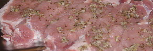 рулет из свинины с морковью и грибами