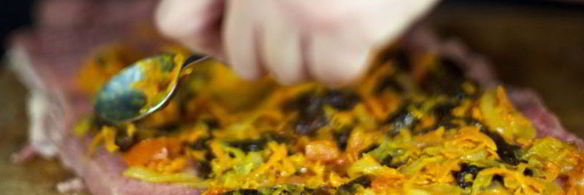 рулет из свинины с овощами