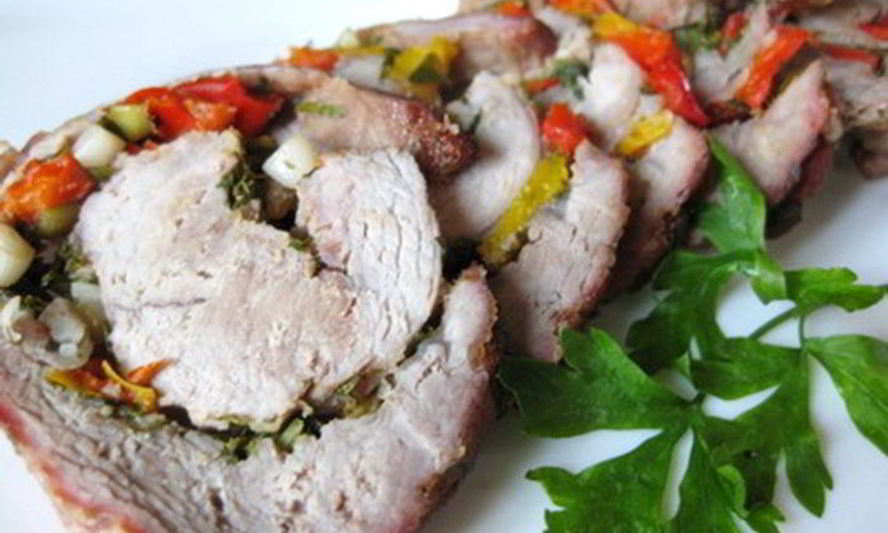 Рецепт рулета из телятины с перцем и зеленью