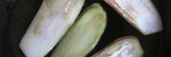 рулетики из баклажанов с помидорами