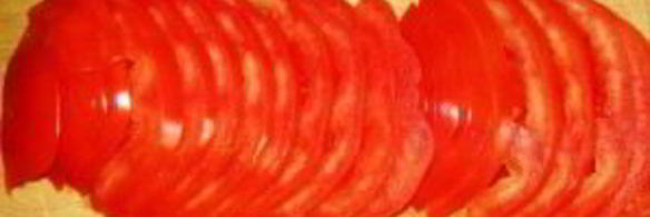 рулетики из баклажанов с помидорами