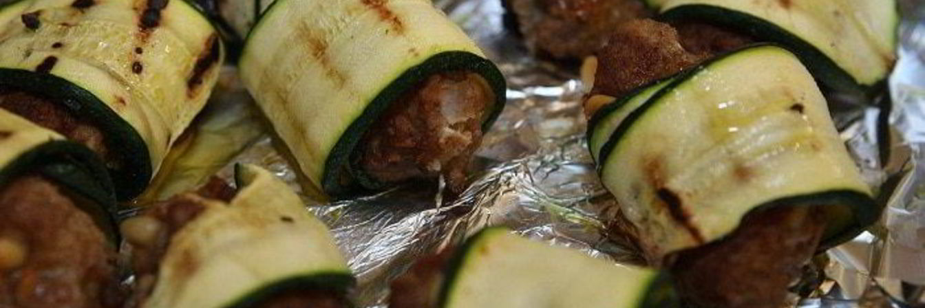 Рулетики из баранины с цукини