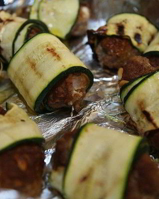 Рулетики из баранины с цукини