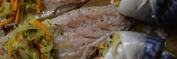 рулетики из скумбрии с овощами