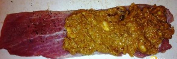 рулетики из свинины с инжиром и миндалем