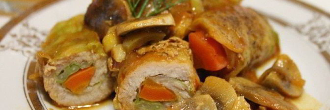 Рулетики из свинины с овощами
