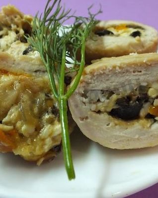 Рулетики куриные с сыром и грибами
