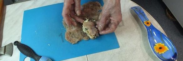 рулетики куриные с сыром и грибами