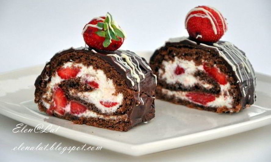 Рецепт шоколадного рулета с клубникой