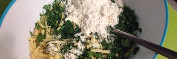 яично-сырный рулет с красной рыбой