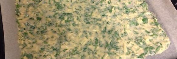 яично-сырный рулет с красной рыбой