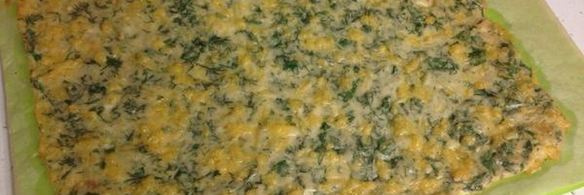 яично-сырный рулет с красной рыбой