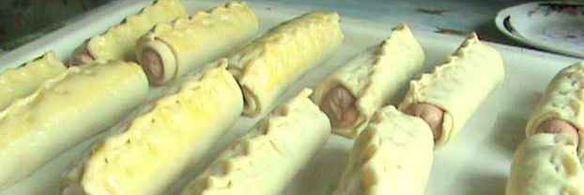 сосиски в дрожжевом тесте