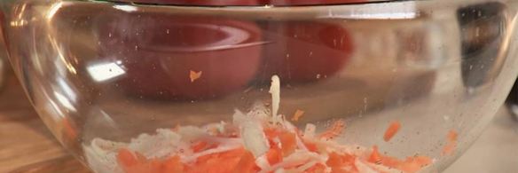 сосиски в стиле лайт с салатом из кольраби