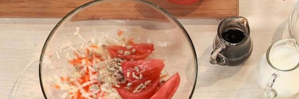 сосиски в стиле лайт с салатом из кольраби