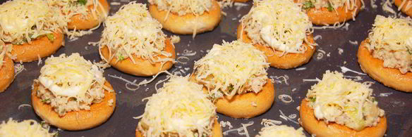 сушки, запеченные с мясным фаршем