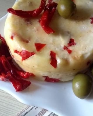 Сыр Качотта с вялеными помидорами