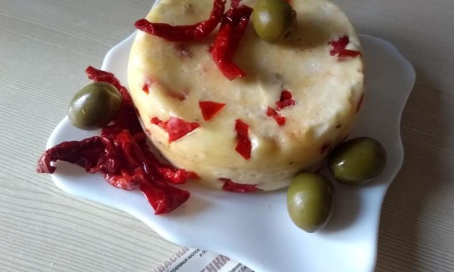 Рецепт сыра качотта с вялеными помидорами