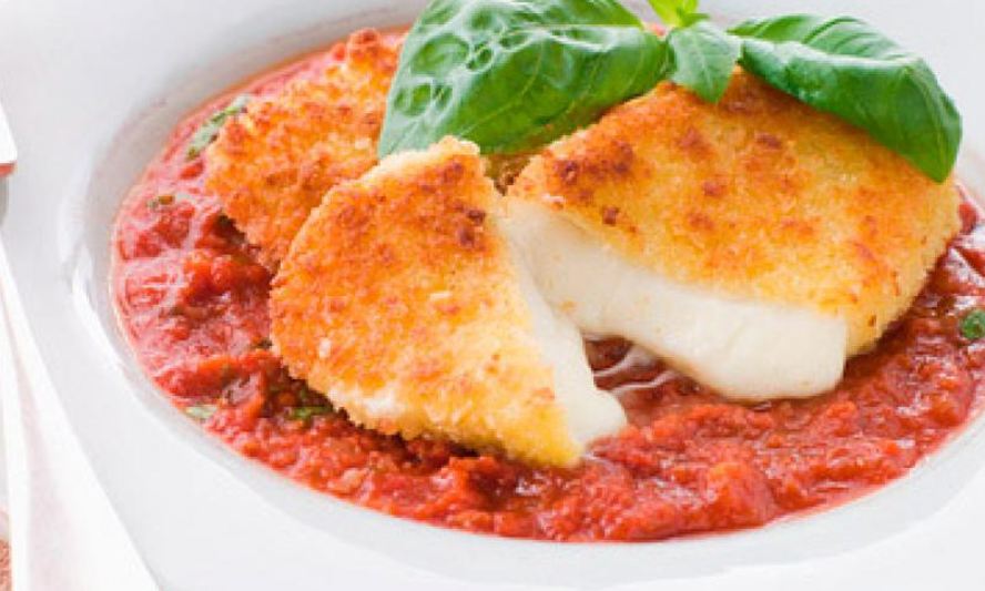 Рецепт сыра моцарелла, обжаренный в панировке, с томатным пюре