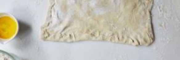 сырные палочки из слоеного теста