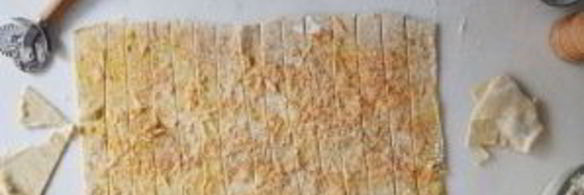 сырные палочки из слоеного теста