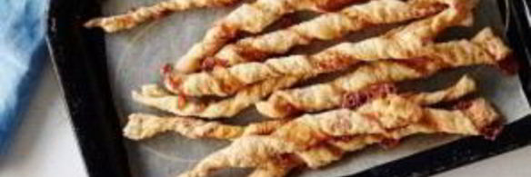 сырные палочки из слоеного теста