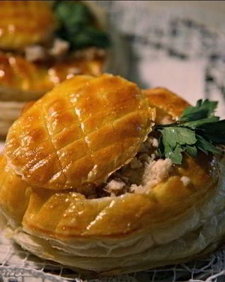 Слоеные тарталетки с курицей